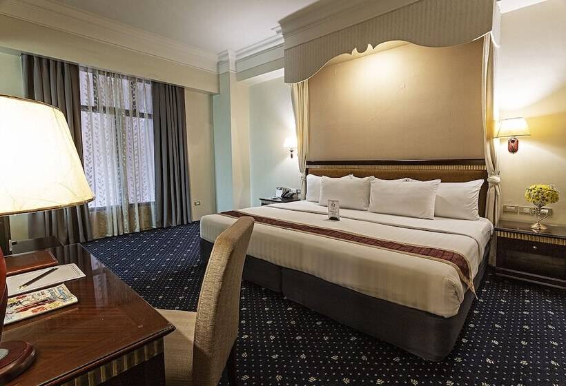 Люкс, Sarrosa International Hotel And Residential Suites