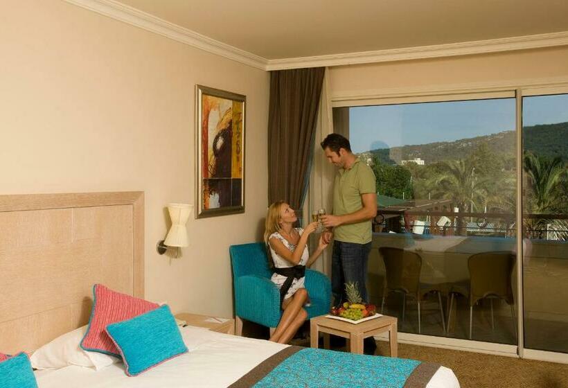 스탠다드 트리플 룸, Crystal De Luxe Resort & Spa   All Inclusive