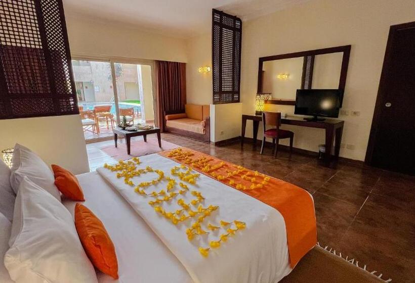 اتاق سوپریور با چشم‌انداز استخر, Gemma Resort