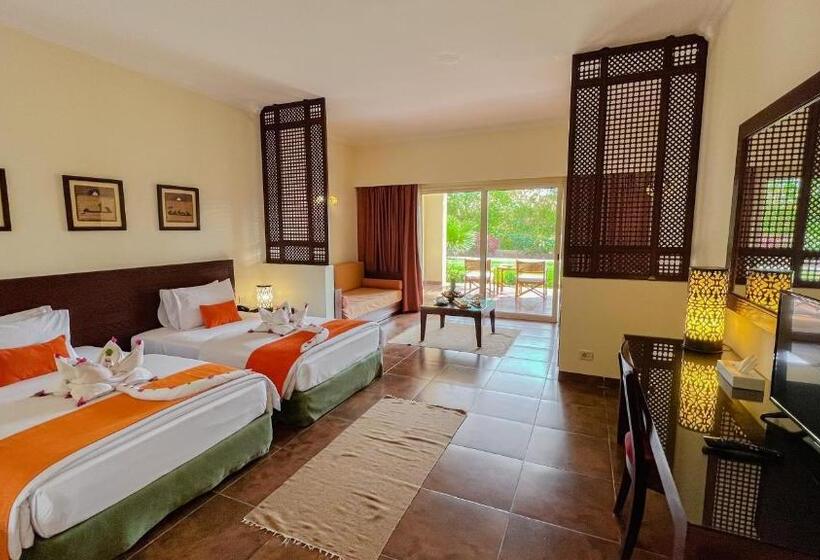 اتاق سوپریور با چشم‌انداز استخر, Gemma Resort