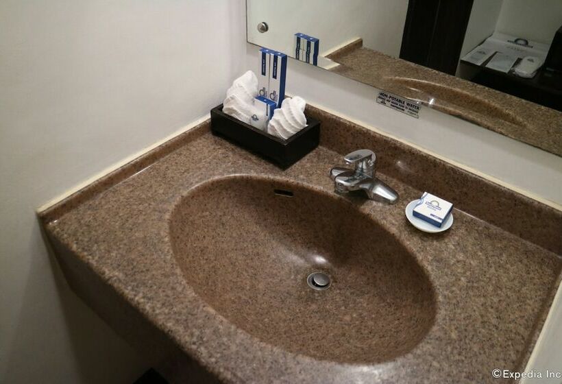 Номер Стандарт 2 Двуспальные Кровати, Days Hotel By Wyndham Iloilo