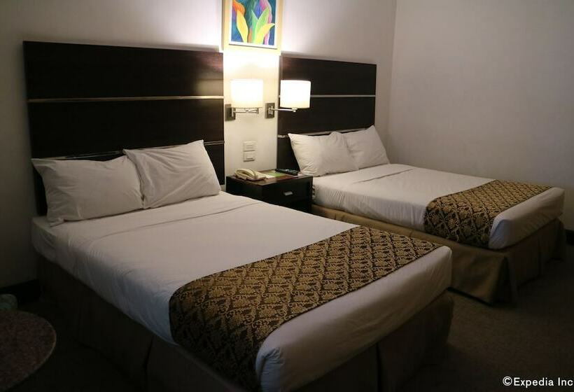 Номер Стандарт 2 Двуспальные Кровати, Days Hotel By Wyndham Iloilo