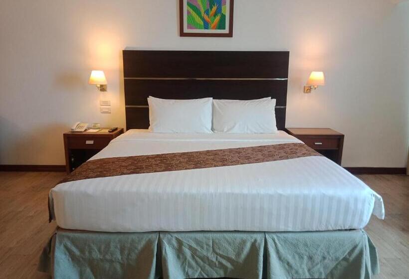 Люкс Кровать Кинг, Days Hotel By Wyndham Iloilo