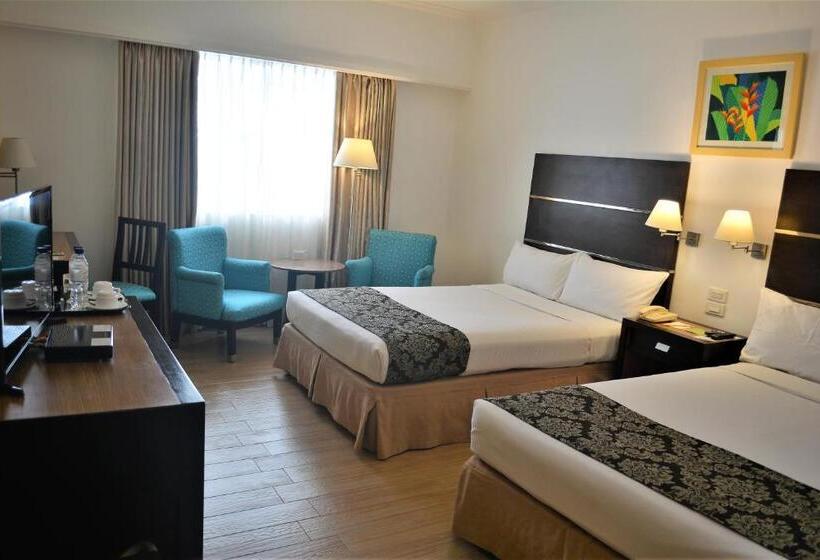 Номер Стандарт 2 Двуспальные Кровати, Days Hotel By Wyndham Iloilo