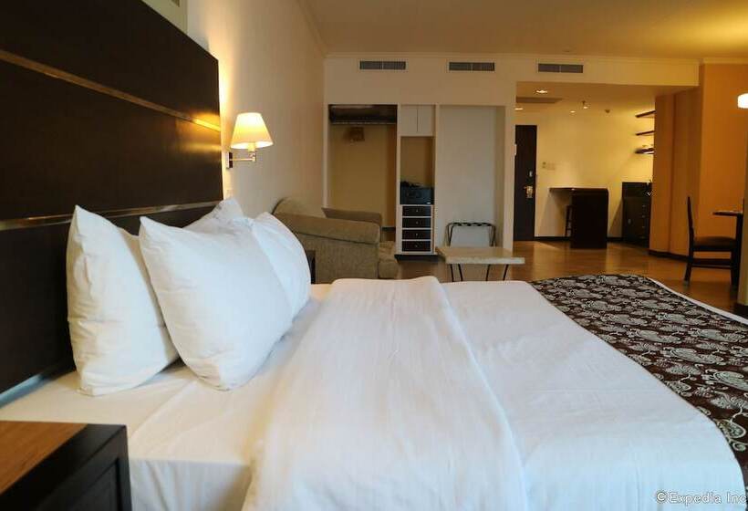 Президентский Люкс, Days Hotel By Wyndham Iloilo