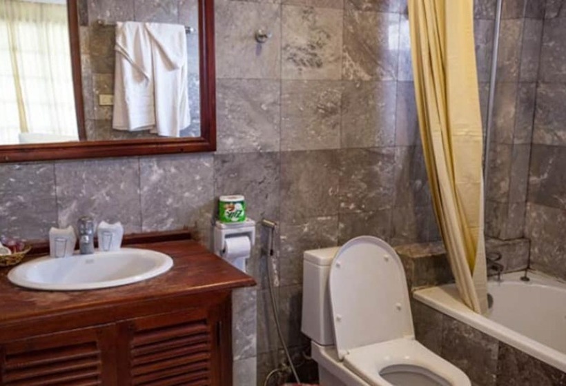 Номер Deluxe, Chitchareune Mouangluang