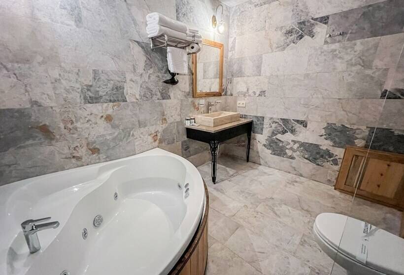 디럭스 스위트, Cave Hotel Saksagan