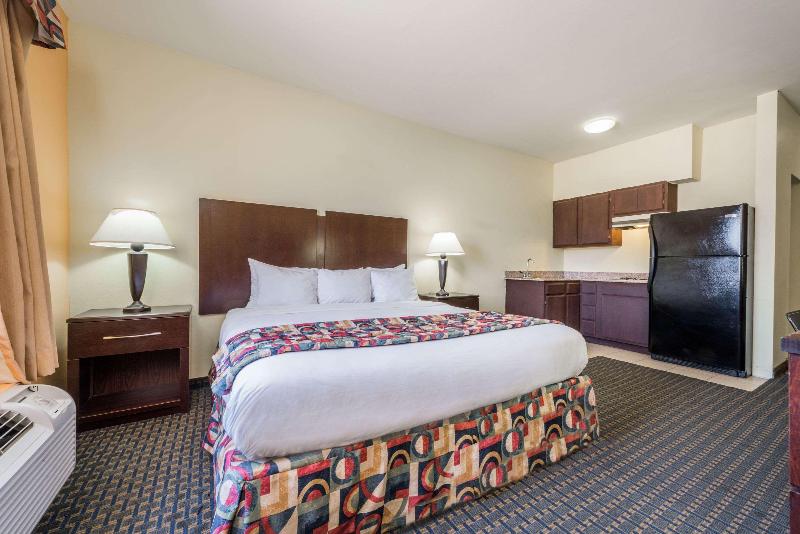 Стандартный Номер Кровать Кинг, Days Inn & Suites By Wyndham Cleburne Tx