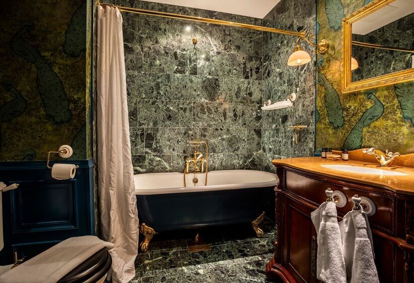 غرفة قياسية, Pigalle