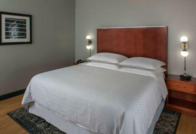 이그제큐티브 스위트 킹침대, Four Points By Sheraton Houston Hobby Airport