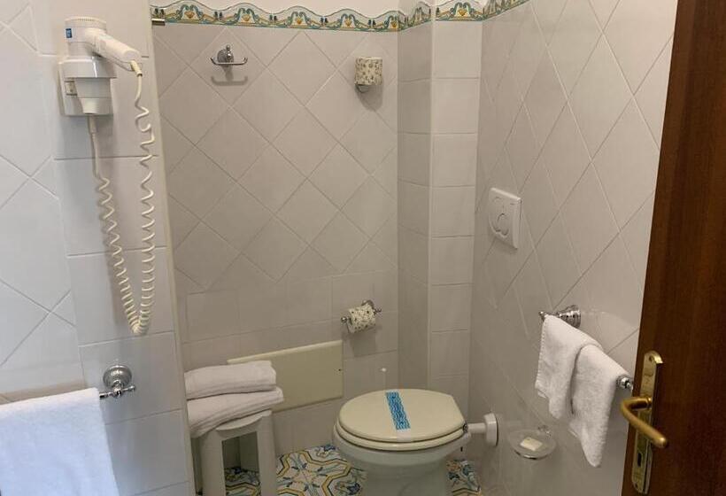 اتاق استاندارد چهار تخته, Grand Hotel La Playa