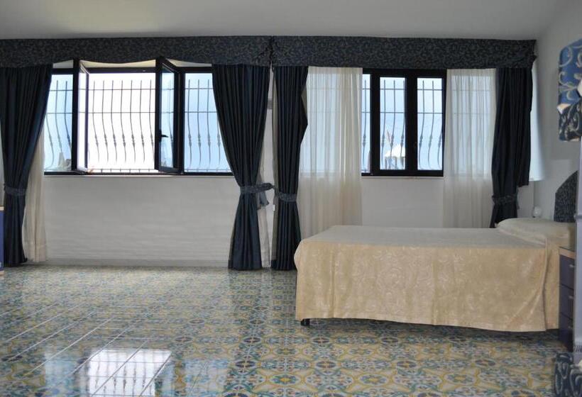 اتاق استاندارد چهار تخته, Grand Hotel La Playa