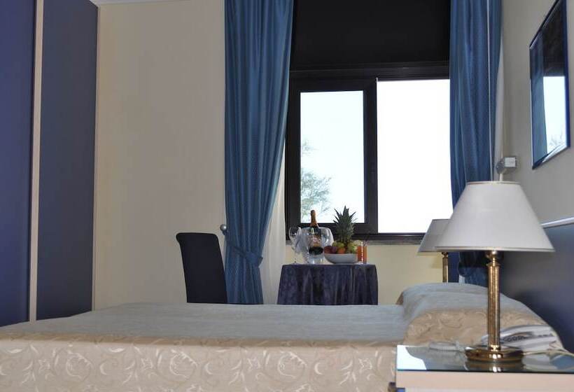 اتاق استاندارد با چشم‌انداز دریا, Grand Hotel La Playa