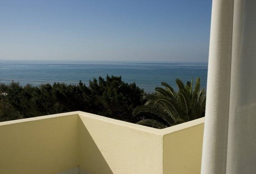 اتاق سوپریور با چشم‌انداز دریا, Grand Hotel La Playa