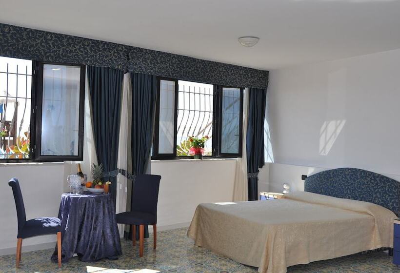 اتاق سوپریور با چشم‌انداز دریا, Grand Hotel La Playa