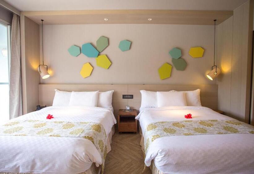 اتاق لوکس با چشم‌انداز دریا, Palau Royal Resort