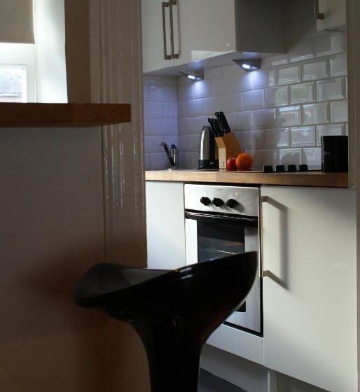 Апартаменты 3 Спальни, The Glen Mhor Apartments