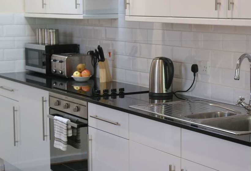 Апартаменты 1 Спальня, The Glen Mhor Apartments