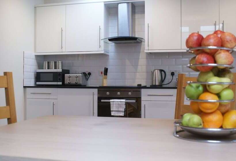 Апартаменты 1 Спальня, The Glen Mhor Apartments