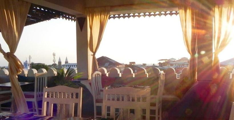 اتاق لوکس, The Swahili House