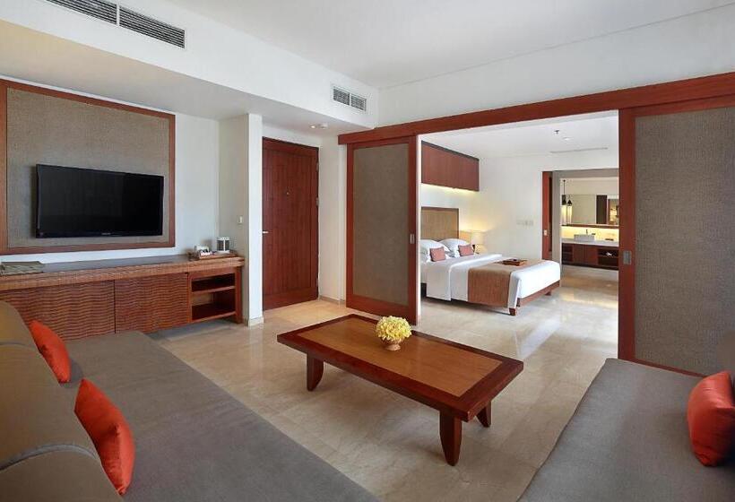 Люкс Вид на Бассейн, The Magani Hotel And Spa