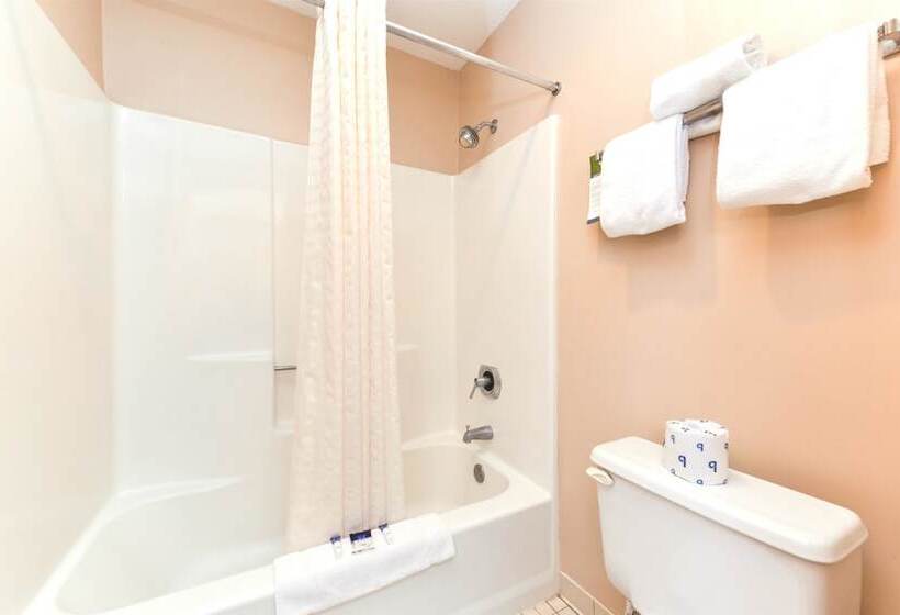 Номер Стандарт 2 Двуспальные Кровати, Americas Best Value Inn Plattsburgh