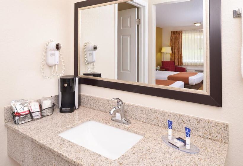 Номер Стандарт 2 Двуспальные Кровати, Americas Best Value Inn Plattsburgh