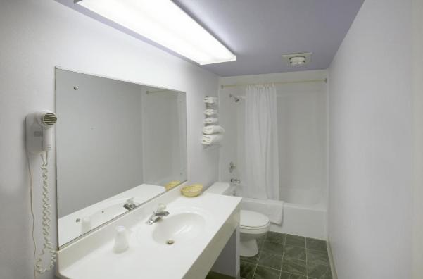 标准间, Americas Best Value Inn Litchfield