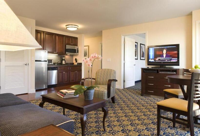 스위트 킹사이즈 침대, Newport Beach Hotel & Suites