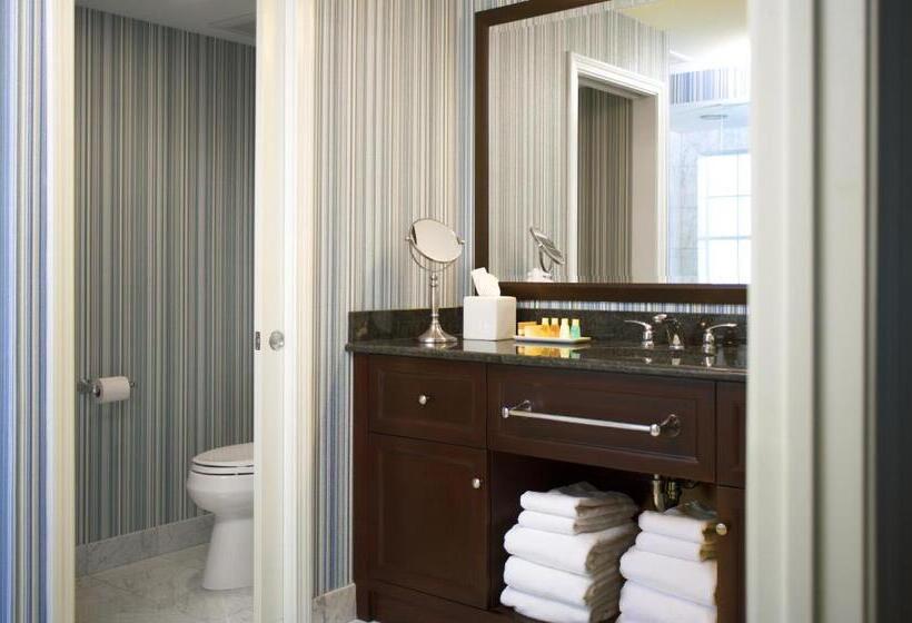 이코노미 룸, Newport Beach Hotel & Suites