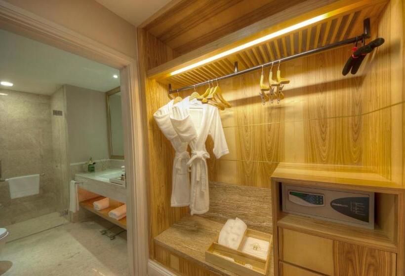 Люкс 3 Спальни, The Chateau Spa & Wellness Resort