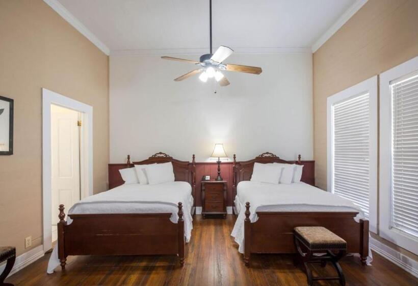 סוויטה דלוקס, Coombs Inn & Suites