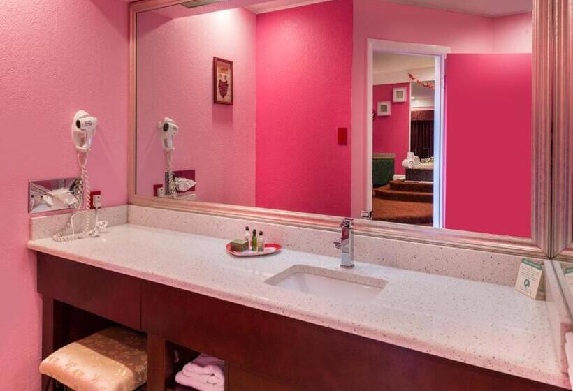 Полулюкс Кровать Кинг, Inn Of The Dove Romantic Luxury & Business Suites