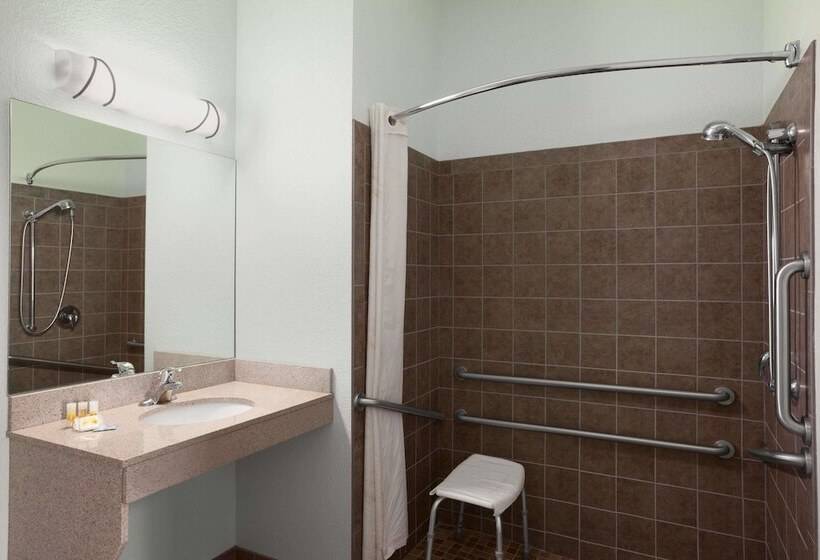스위트, Days Inn & Suites By Wyndham Columbus Ne