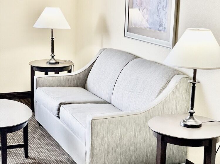 Люкс Deluxe Кровать Кинг, Americinn By Wyndham Green Bay East