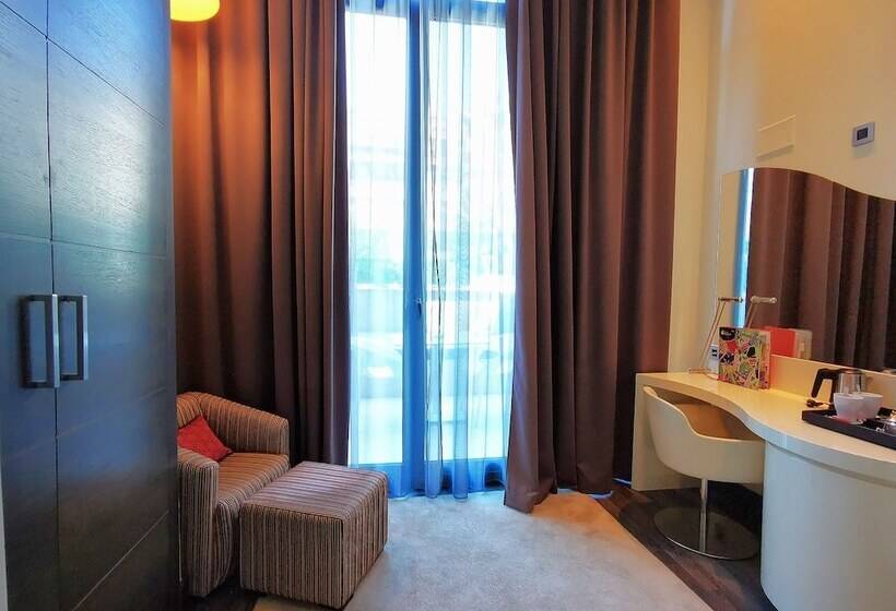 Люкс Вид на Бассейн, Indigo Barcelona   Plaza Catalunya 4sup, An Ihg