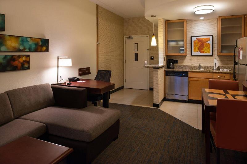带大床的标准工作室, Residence Inn Gainesville I 75