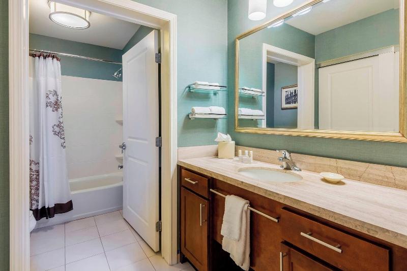 带大床的标准工作室, Residence Inn Savannah Downtown Historic District