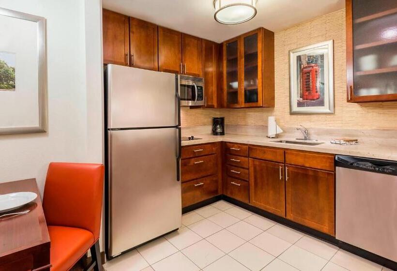 带大床的标准工作室, Residence Inn Savannah Downtown Historic District