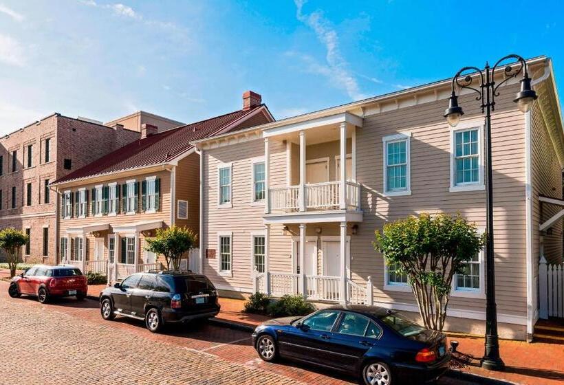 带大床的标准工作室, Residence Inn Savannah Downtown Historic District