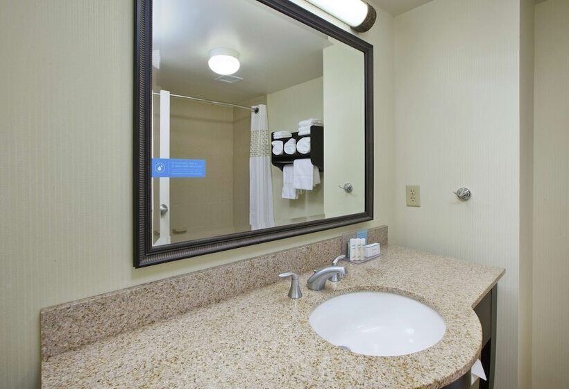 Номер Стандарт, Hampton Inn & Suites Plattsburgh