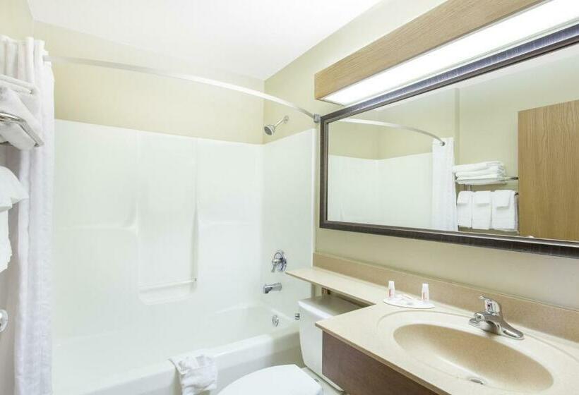 디럭스 스위트 킹 침대, Super 8 By Wyndham Richlands/claypool Hill Area