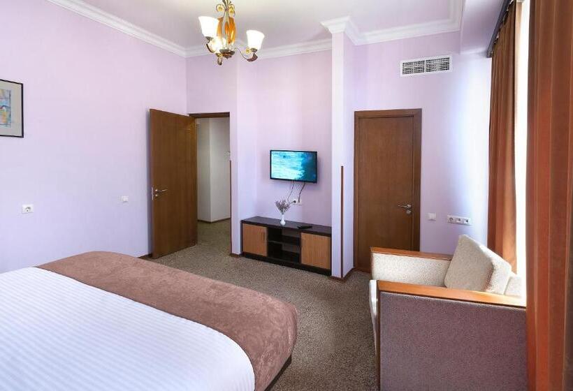 سوییت, Ani Central Inn