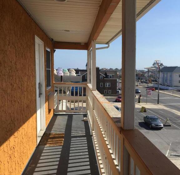 스탠다드 룸, Boardwalk Hotel Charlee & Apartments Beach Hotel Oceanfront