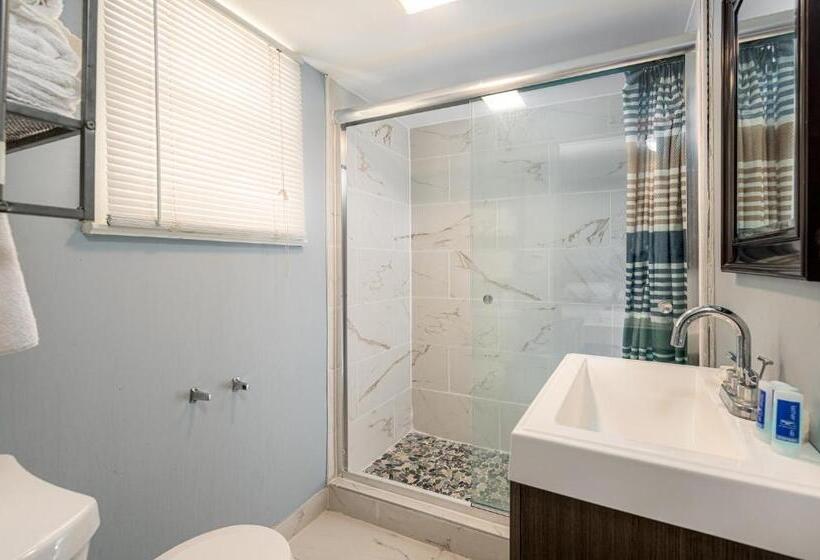 스위트, Boardwalk Hotel Charlee & Apartments Beach Hotel Oceanfront