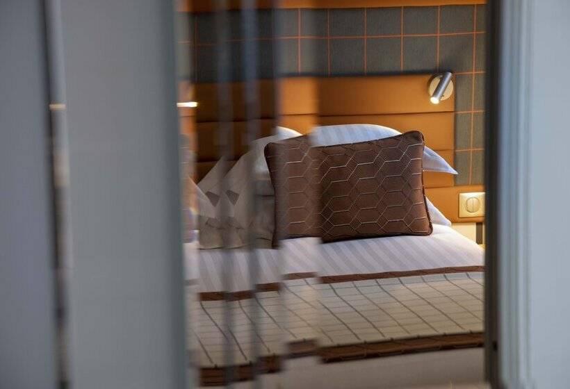 اتاق اجرایی, Sleeping Belle   Gare De Lyon Bastille