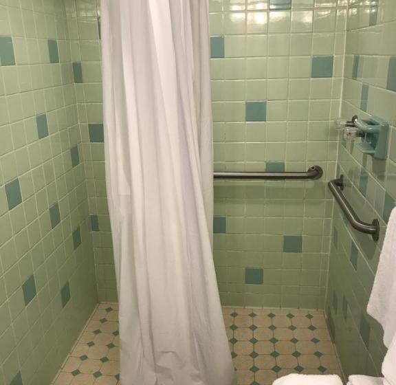 Четырехместный Номер Стандарт, Simmons Motel And Suites
