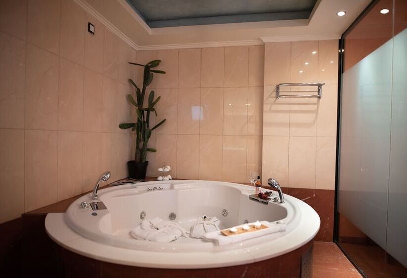 Люкс Повышенной Комфортности, Anastazia Luxury Suites & Spa