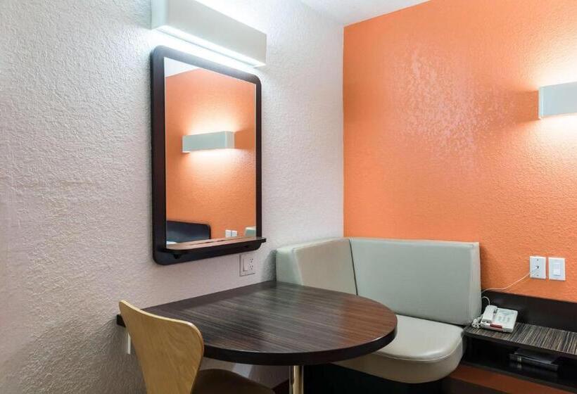Четырехместный Номер Стандарт, Motel 6 uvalde, Tx