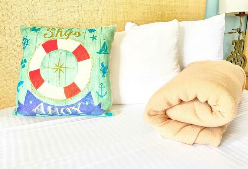 带2个双人床的标准工作室, Dune Surfer Inn